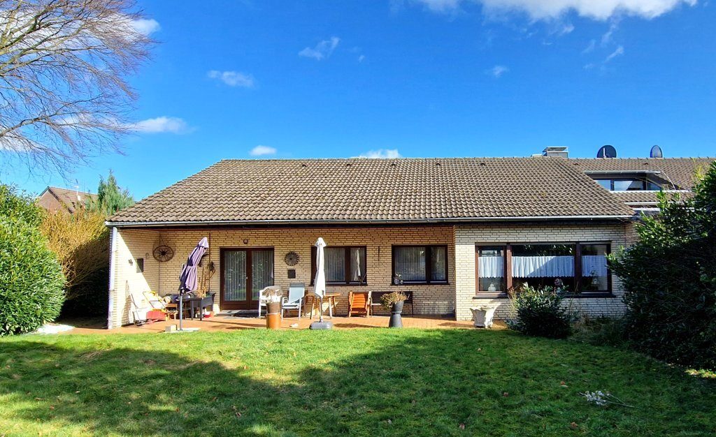 Immobilienangebot - Würselen - Wohnen - Einseitig angebauter Bungalow mit großem Garten in Top-Lage von Broichweiden
