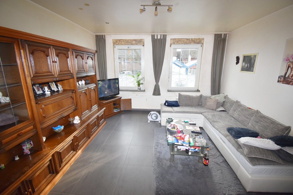 Immobilienangebot - Würselen - Renditehäuser - Großes innerörtliches Areal mit vielen Nutzungsmöglichkeiten und einem vermieteten 6-Parteien-Haus