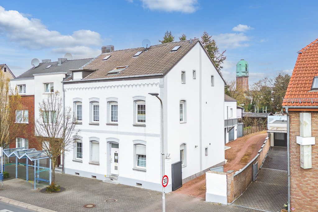 Immobilienangebot - Würselen - Renditehäuser - Großes innerörtliches Areal mit vielen Nutzungsmöglichkeiten und einem vermieteten 6-Parteien-Haus
