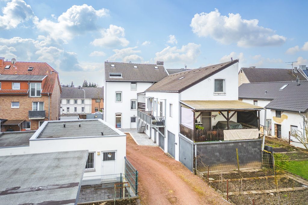 Immobilienangebot - Würselen - Renditehäuser - Großes innerörtliches Areal mit vielen Nutzungsmöglichkeiten und einem vermieteten 6-Parteien-Haus