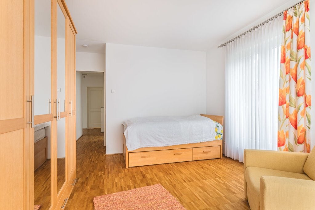 Immobilienangebot - Aachen - Wohnen - Stilvolles Wohnen mit 2 Dachterrassen 
und Stellplatz in der Nähe des Westparks