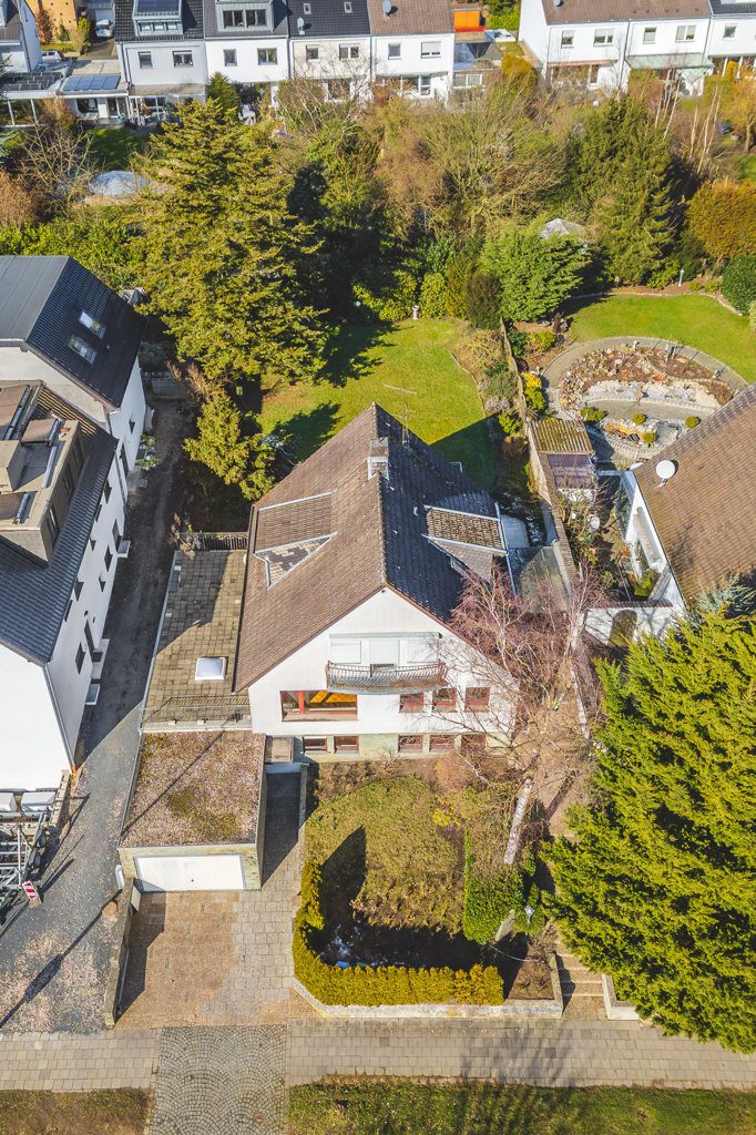 Immobilienangebot - Aachen - Wohnen - Frei stehendes Einfamilienhaus mit Einliegerwohnung und Garage