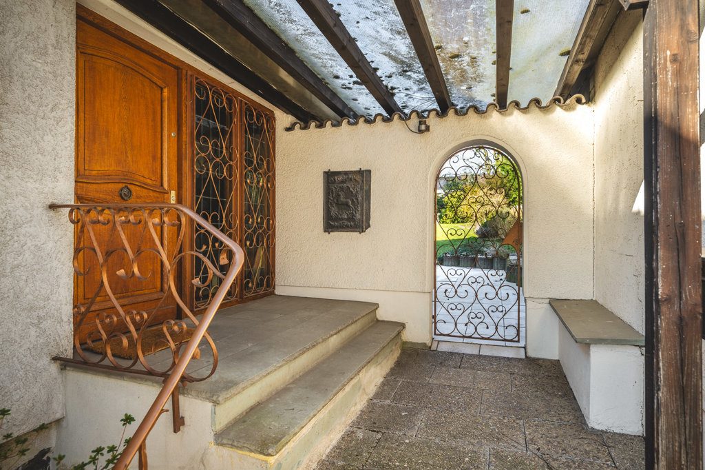 Immobilienangebot - Aachen - Wohnen - Frei stehendes Einfamilienhaus mit Einliegerwohnung und Garage