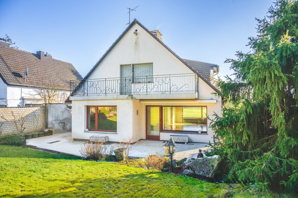 Immobilienangebot - Aachen - Wohnen - Frei stehendes Einfamilienhaus mit Einliegerwohnung und Garage