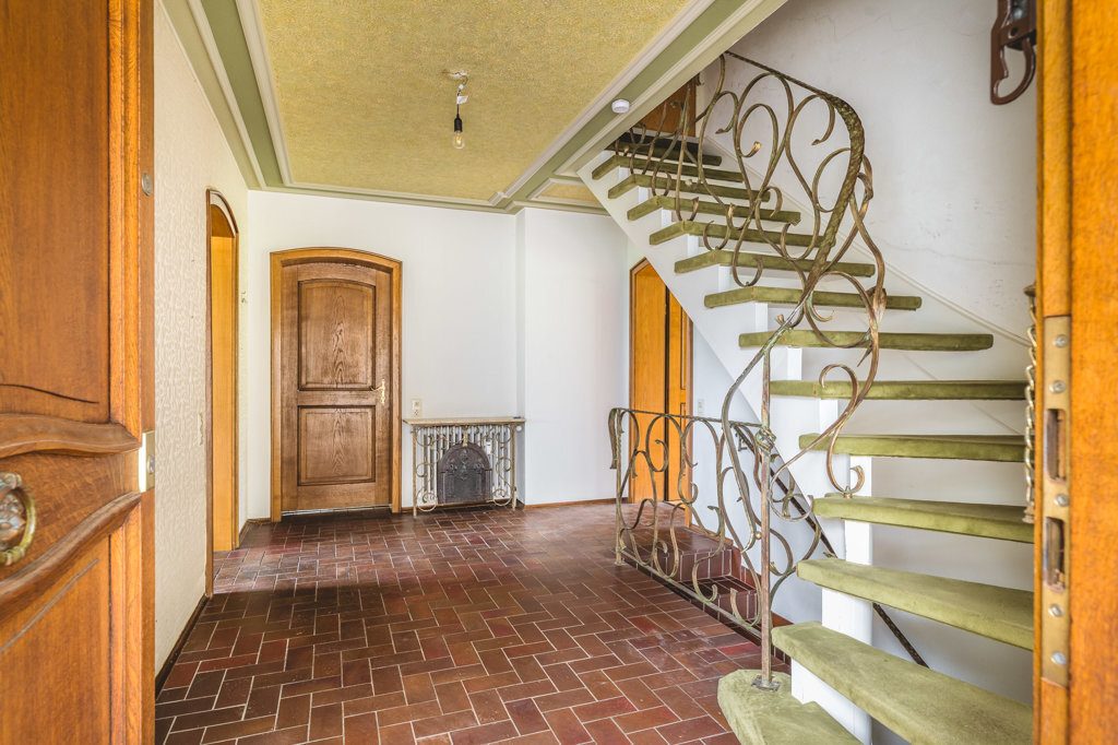 Immobilienangebot - Aachen - Wohnen - Frei stehendes Einfamilienhaus mit Einliegerwohnung und Garage