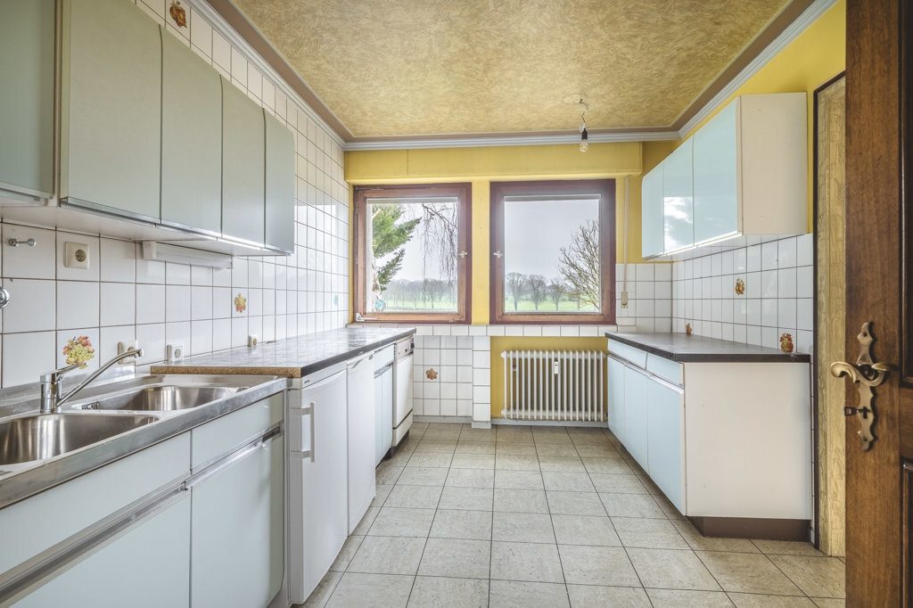Immobilienangebot - Aachen - Wohnen - Frei stehendes Einfamilienhaus mit Einliegerwohnung und Garage