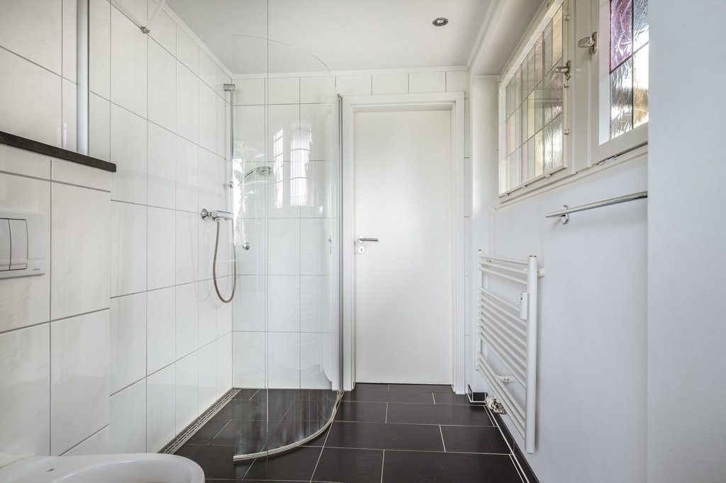 Immobilienangebot - Aachen - Wohnen - Frei stehendes Einfamilienhaus mit Einliegerwohnung und Garage