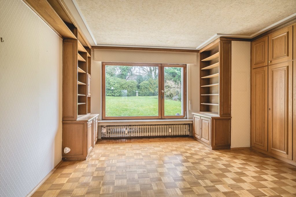 Immobilienangebot - Aachen - Wohnen - Frei stehendes Einfamilienhaus mit Einliegerwohnung und Garage