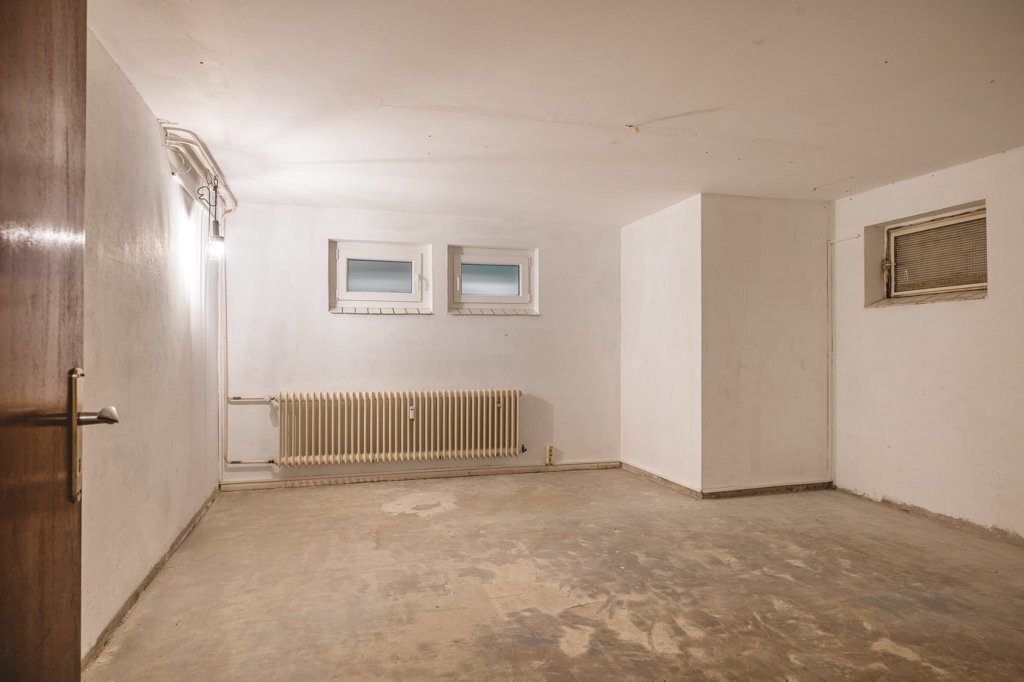 Immobilienangebot - Aachen - Wohnen - Frei stehendes Einfamilienhaus mit Einliegerwohnung und Garage