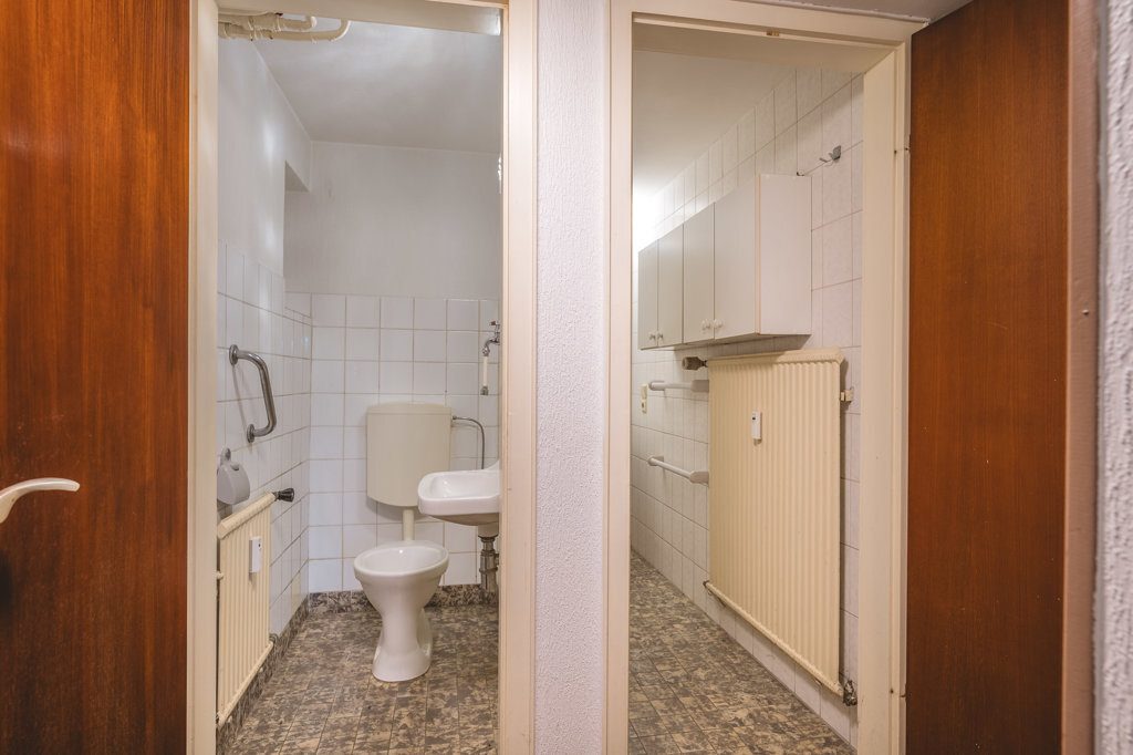 Immobilienangebot - Aachen - Wohnen - Frei stehendes Einfamilienhaus mit Einliegerwohnung und Garage