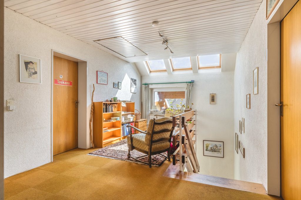 Immobilienangebot - Aachen - Wohnen - Geräumiges Einfamilienhaus mit Garage und Schwimmbad auf schönem Grundstück in ruhiger Lage