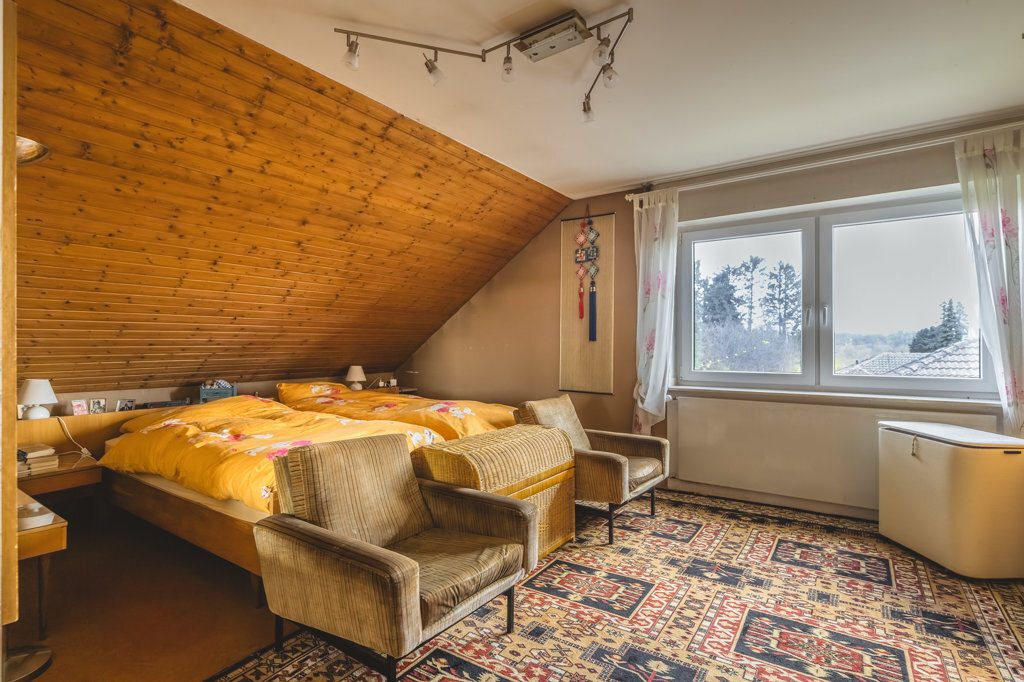 Immobilienangebot - Aachen - Wohnen - Geräumiges Einfamilienhaus mit Garage und Schwimmbad auf schönem Grundstück in ruhiger Lage