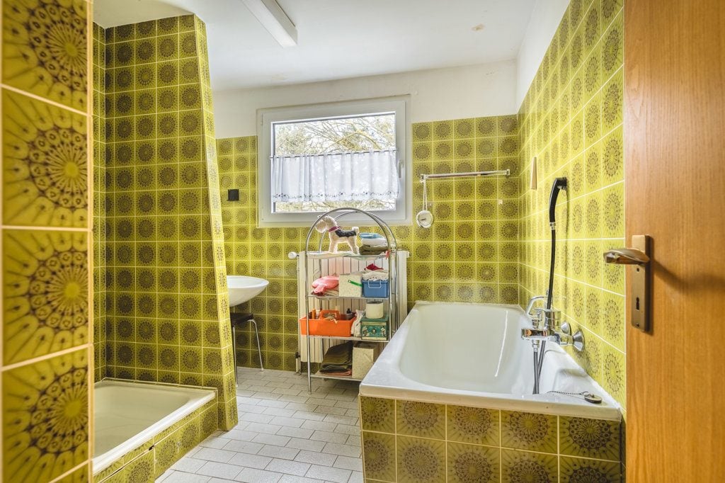 Immobilienangebot - Aachen - Wohnen - Geräumiges Einfamilienhaus mit Garage und Schwimmbad auf schönem Grundstück in ruhiger Lage