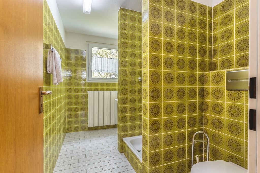 Immobilienangebot - Aachen - Wohnen - Geräumiges Einfamilienhaus mit Garage und Schwimmbad auf schönem Grundstück in ruhiger Lage