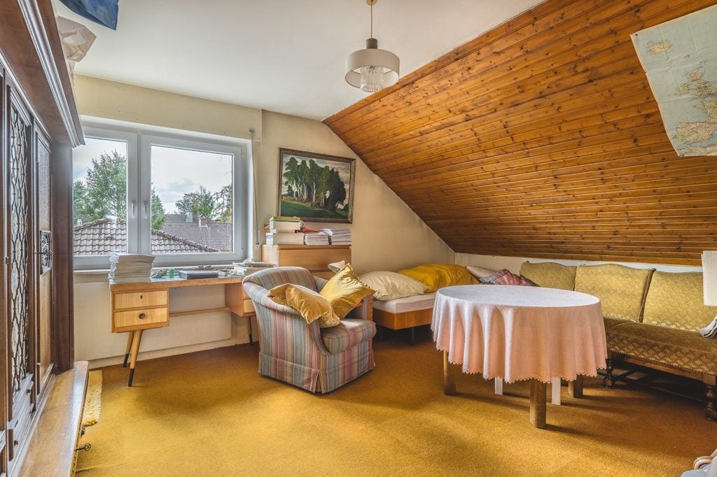 Immobilienangebot - Aachen - Wohnen - Geräumiges Einfamilienhaus mit Garage und Schwimmbad auf schönem Grundstück in ruhiger Lage