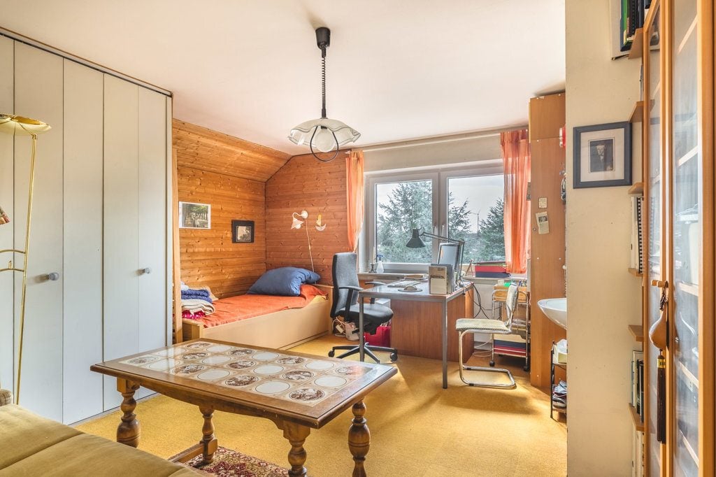 Immobilienangebot - Aachen - Wohnen - Geräumiges Einfamilienhaus mit Garage und Schwimmbad auf schönem Grundstück in ruhiger Lage