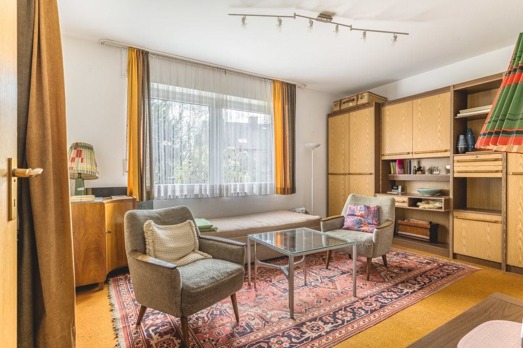 Immobilienangebot - Aachen - Wohnen - Geräumiges Einfamilienhaus mit Garage und Schwimmbad auf schönem Grundstück in ruhiger Lage