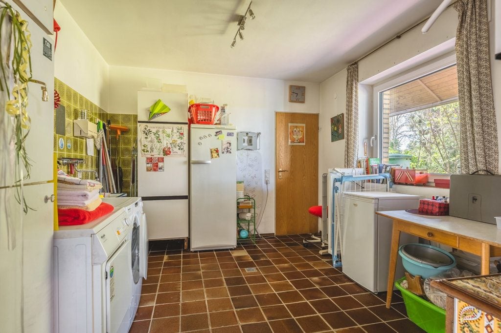 Immobilienangebot - Aachen - Wohnen - Geräumiges Einfamilienhaus mit Garage und Schwimmbad auf schönem Grundstück in ruhiger Lage