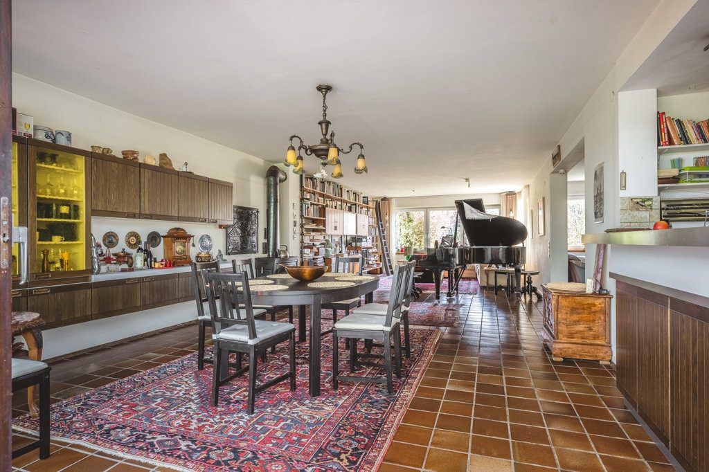 Immobilienangebot - Aachen - Wohnen - Geräumiges Einfamilienhaus mit Garage und Schwimmbad auf schönem Grundstück in ruhiger Lage