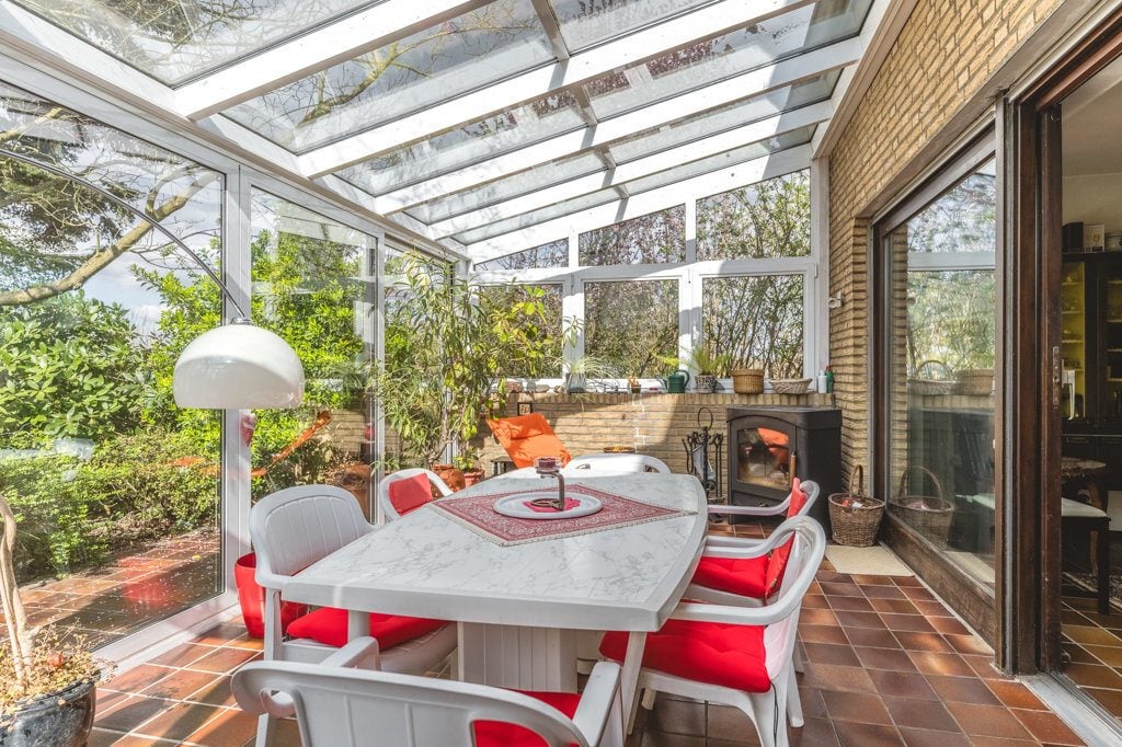 Immobilienangebot - Aachen - Wohnen - Geräumiges Einfamilienhaus mit Garage und Schwimmbad auf schönem Grundstück in ruhiger Lage