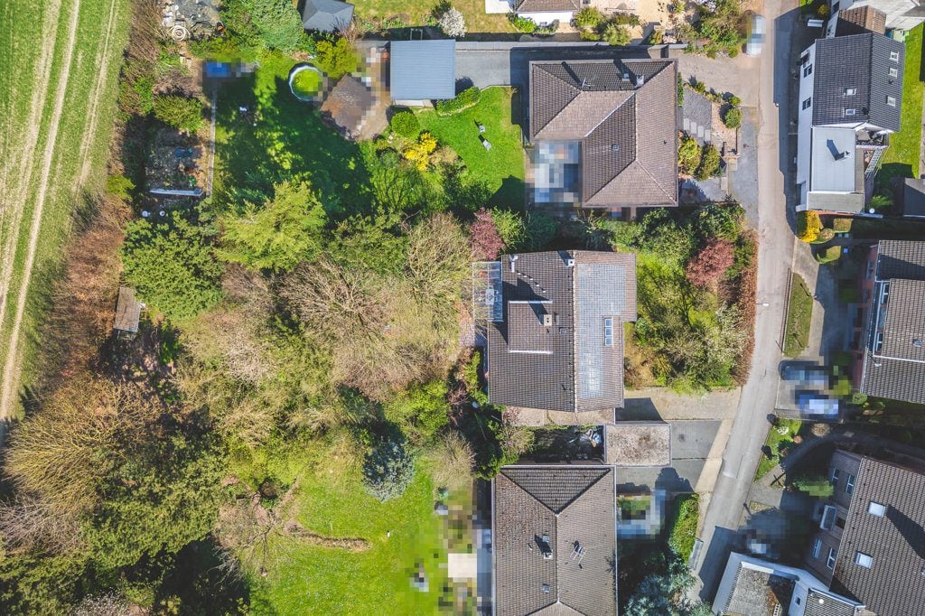 Immobilienangebot - Aachen - Wohnen - Geräumiges Einfamilienhaus mit Garage und Schwimmbad auf schönem Grundstück in ruhiger Lage