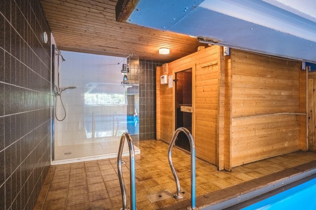 Immobilienangebot - Aachen - Wohnen - Geräumiges Einfamilienhaus mit Garage und Schwimmbad auf schönem Grundstück in ruhiger Lage