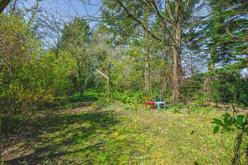 Immobilienangebot - Aachen - Wohnen - Geräumiges Einfamilienhaus mit Garage und Schwimmbad auf schönem Grundstück in ruhiger Lage
