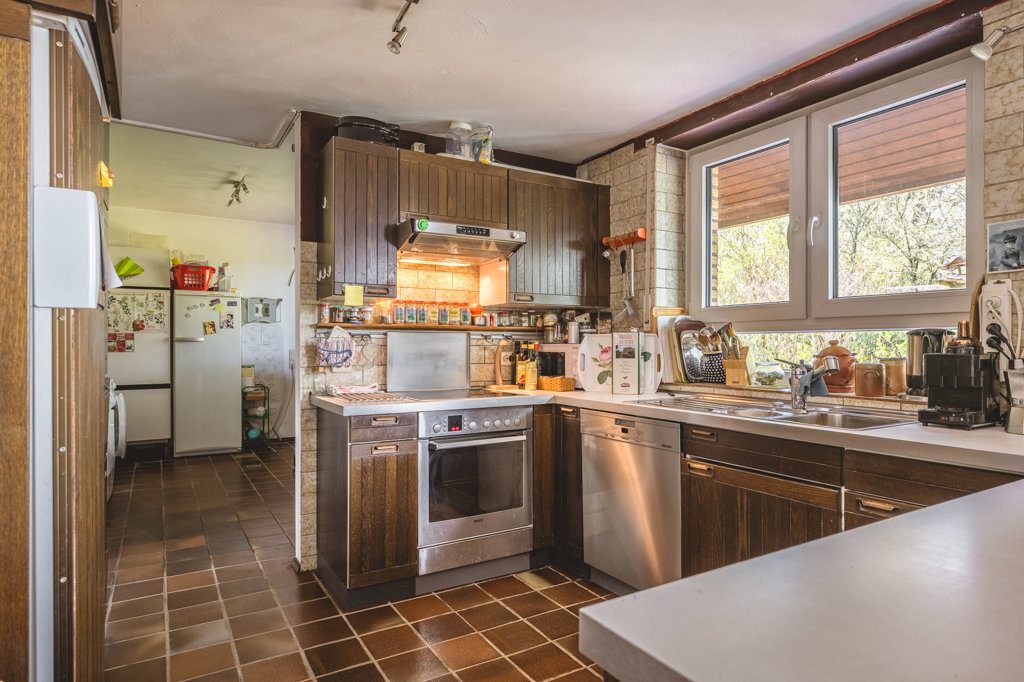 Immobilienangebot - Aachen - Wohnen - Geräumiges Einfamilienhaus mit Garage und Schwimmbad auf schönem Grundstück in ruhiger Lage