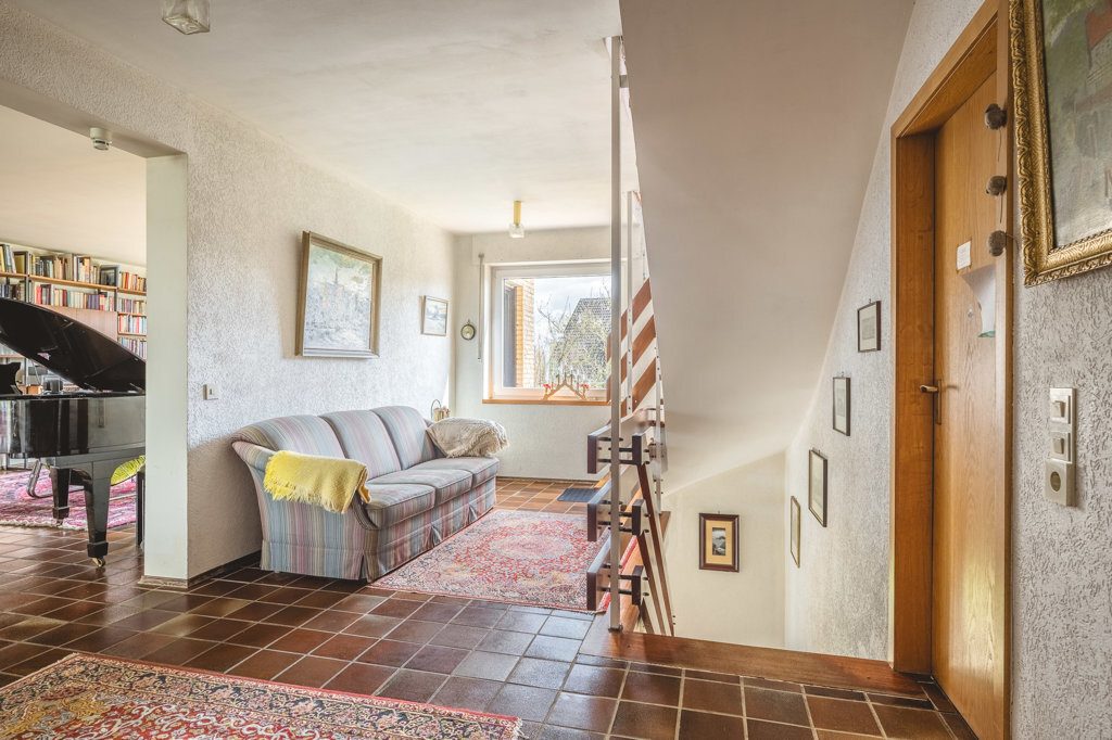 Immobilienangebot - Aachen - Wohnen - Geräumiges Einfamilienhaus mit Garage und Schwimmbad auf schönem Grundstück in ruhiger Lage