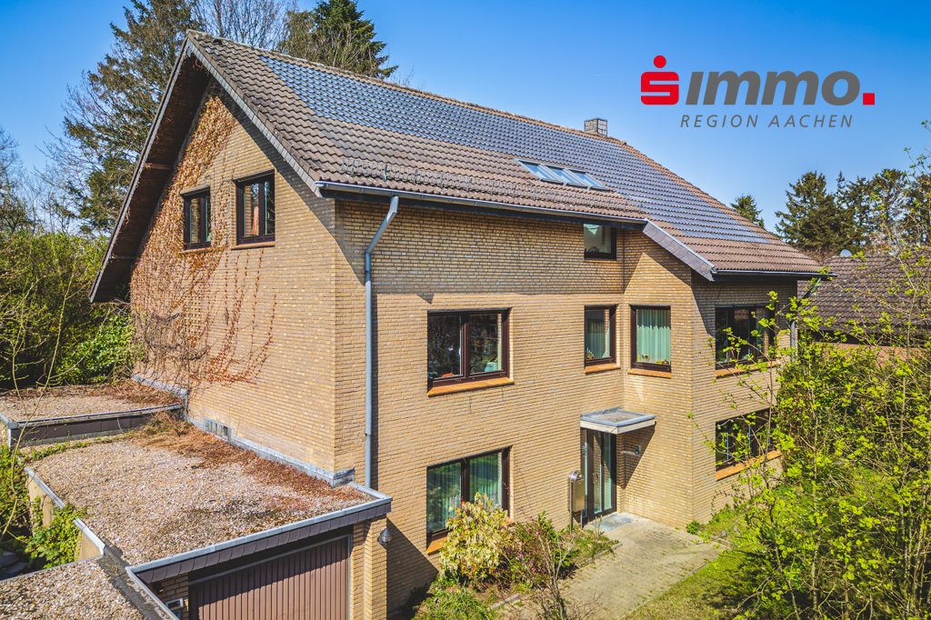 Immobilienangebot - Aachen - Wohnen - Geräumiges Einfamilienhaus mit Garage und Schwimmbad auf schönem Grundstück in ruhiger Lage