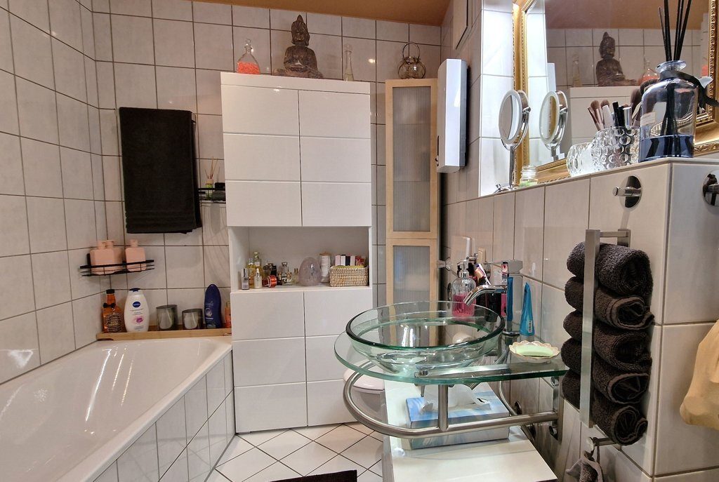 Immobilienangebot - Würselen - Wohnen - Hochwertig ausgestattete Dreizimmerwohnung mit Balkon und separater Garage in Broichweiden