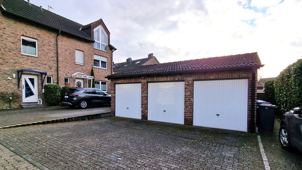 Immobilienangebot - Würselen - Wohnen - Hochwertig ausgestattete Dreizimmerwohnung mit Balkon und separater Garage in Broichweiden