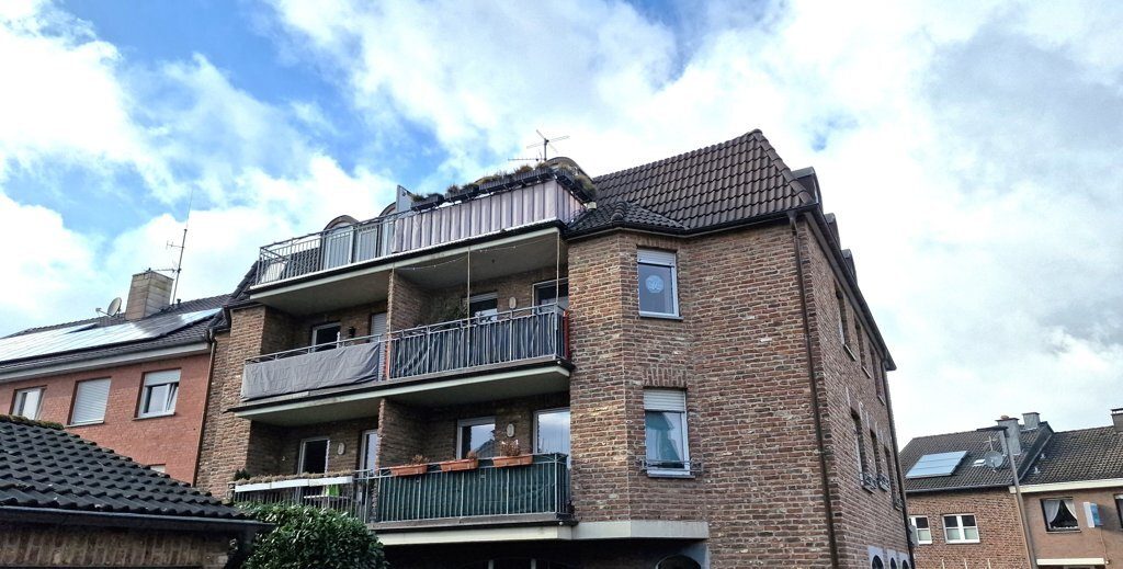 Immobilienangebot - Würselen - Wohnen - Hochwertig ausgestattete Dreizimmerwohnung mit Balkon und separater Garage in Broichweiden