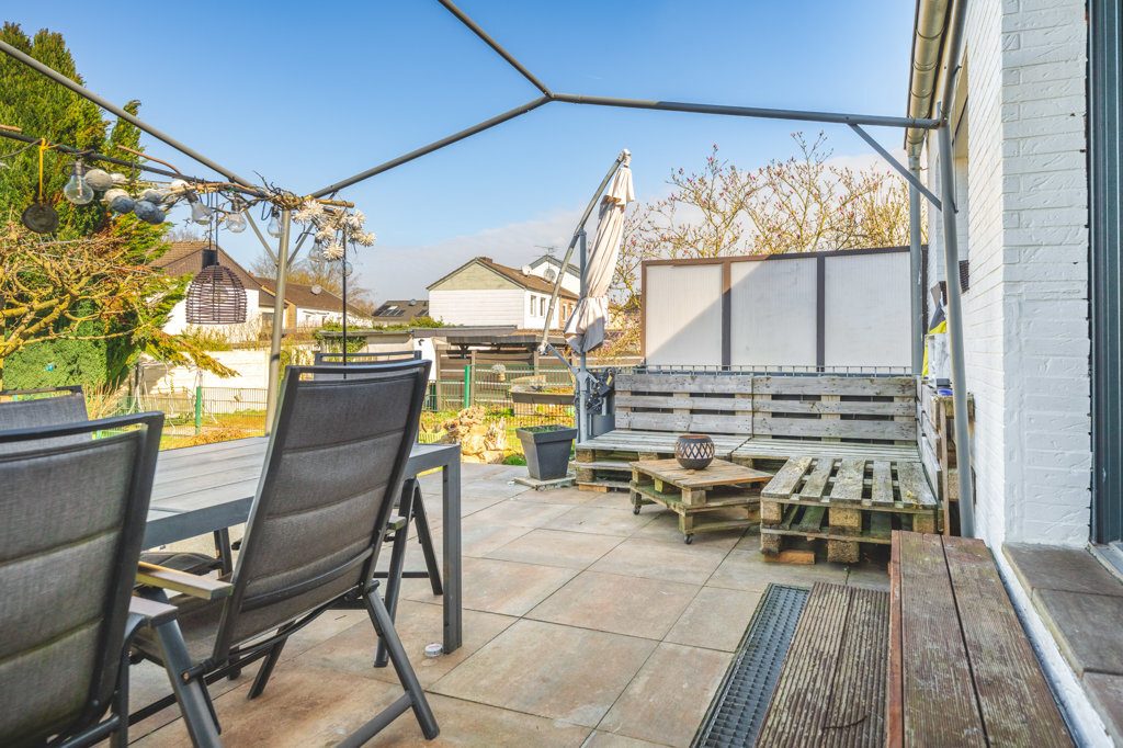 Immobilienangebot - Alsdorf - Wohnen - Aufwendig saniertes Einfamilienhaus mit exklusiver Ausstattung im Herzen von Ofden