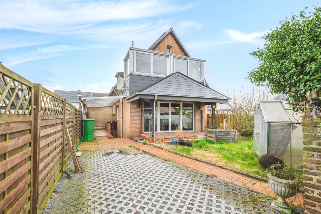 Immobilienangebot - Würselen - Wohnen - Clevere Investitionen inklusive!
Charmantes  Einfamilienhaus mit großzügiger Raumaufteilung in der Teutsiedlung