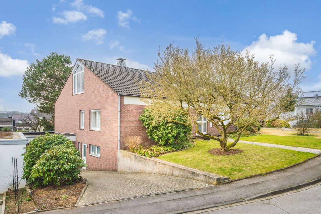 Immobilienangebot - Aachen - Wohnen - Einfamilienhaus mit Bungalowcharakter in gehobener Lage von Laurensberg