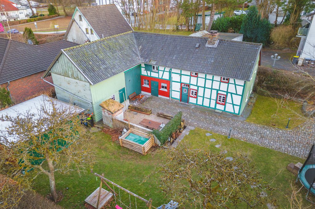 Immobilienangebot - Simmerath - Wohnen - Freistehendes, denkmalgeschütztes Einfamilienhaus im Zentrum von Simmerath