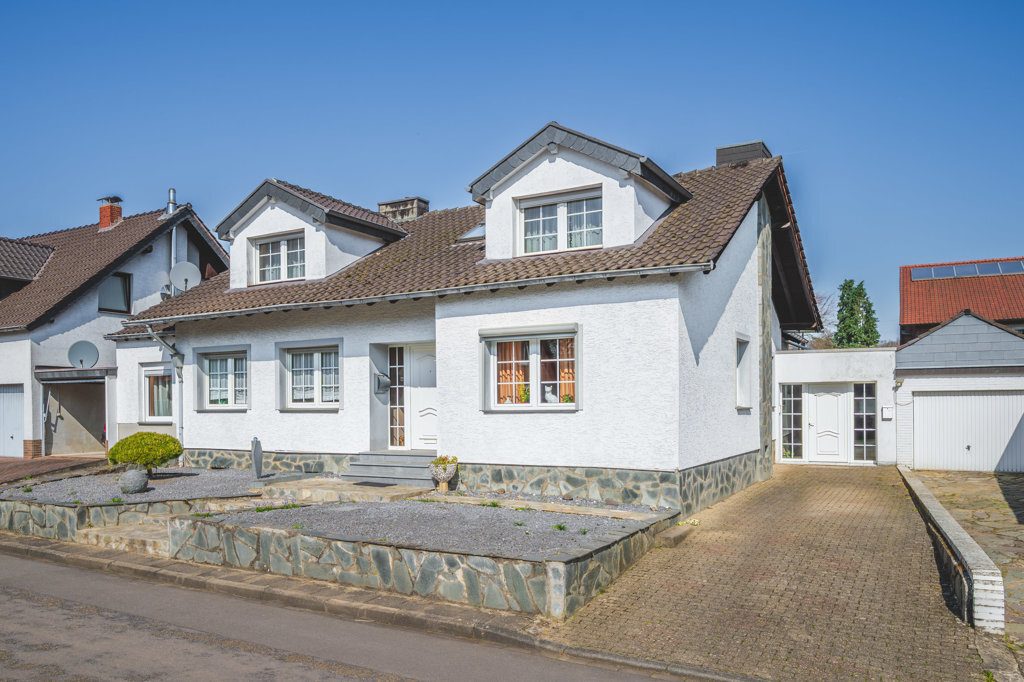 Immobilienangebot - Alsdorf - Wohnen - Zopp!
Repräsentatives, freistehendes Einfamilienhaus mit großer Einliegerwohnung