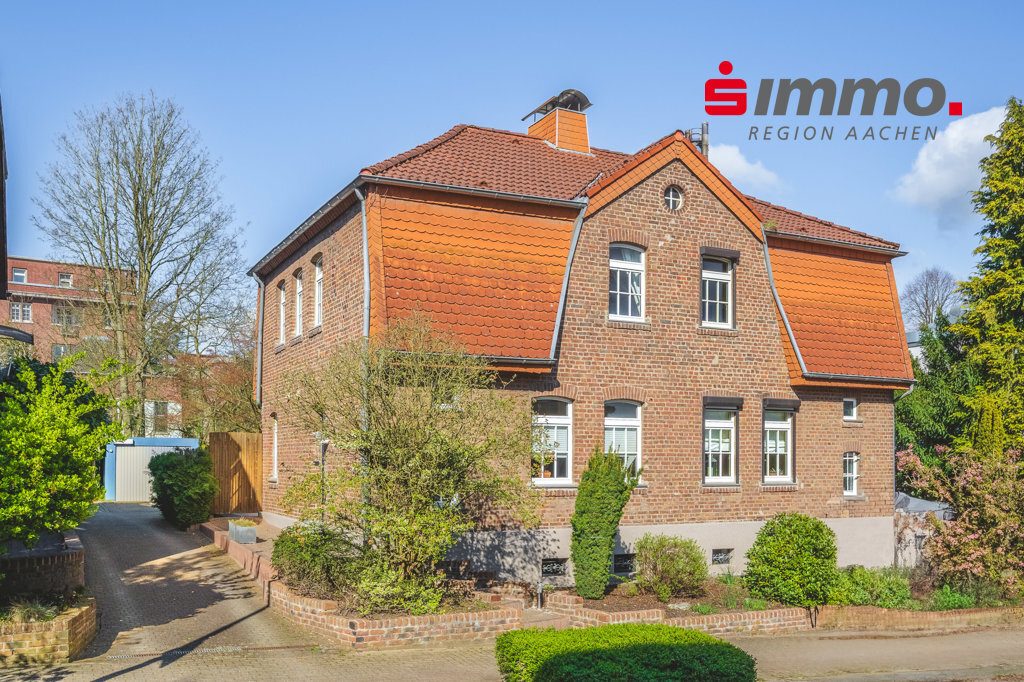 Immobilienangebot - Würselen - Wohnen - Stilvolles Einfamilienhaus mit Sonnengarten und Garage