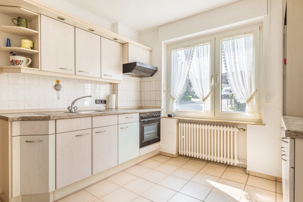 Immobilienangebot - Herzogenrath / Kohlscheid - Renditehäuser - Freistehendes, bezugsfreies Dreifamilienhaus in exklusiver Lage