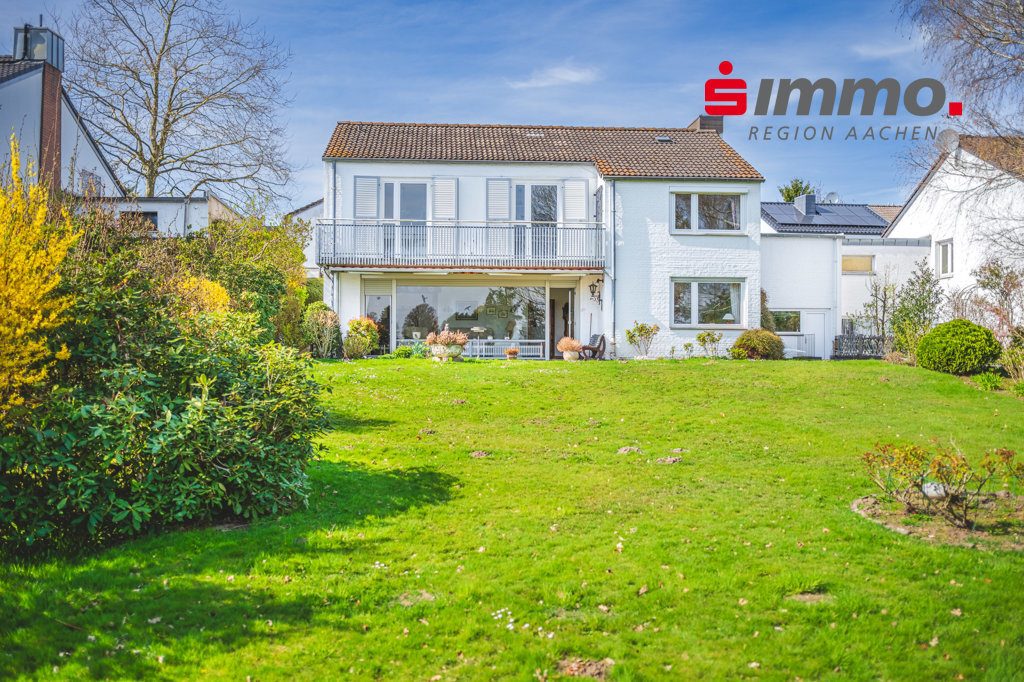 Immobilienangebot - Aachen - Wohnen - Freistehendes Einfamilienhaus auf großem Grunstück mit Garage und phantastischem Fernblick