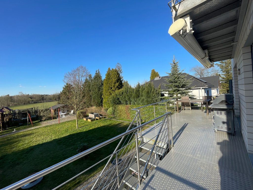 Immobilienangebot - Eynatten - Wohnen - Ansprechendes Architektenhaus auf schönem Grundstück in ruhiger Stichstraße