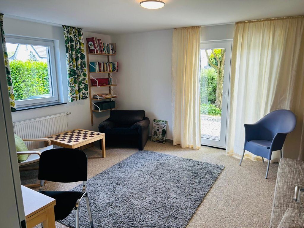 Immobilienangebot - Eynatten - Wohnen - Ansprechendes Architektenhaus auf schönem Grundstück in ruhiger Stichstraße