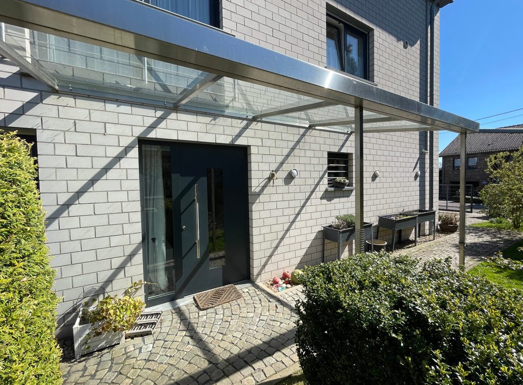 Immobilienangebot - Eynatten - Wohnen - Ansprechendes Architektenhaus auf schönem Grundstück in ruhiger Stichstraße