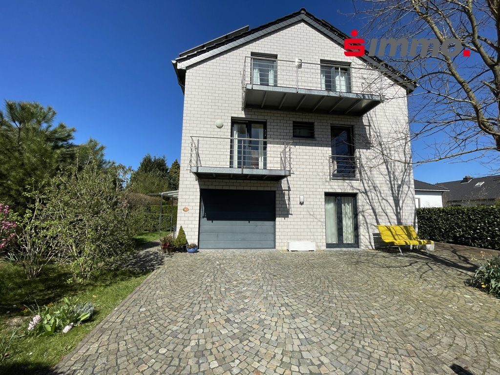 Immobilienangebot - Eynatten - Wohnen - Ansprechendes Architektenhaus auf schönem Grundstück in ruhiger Stichstraße