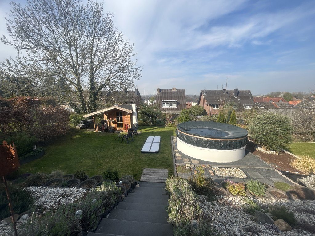 Immobilienangebot - Linnich - Wohnen - Neuwertiges, frei stehendes EFH in absolut ruhiger, familienfreundlicher Wohnlage
