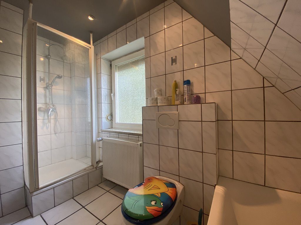Immobilienangebot - Eschweiler - Wohnen - Freistehendes Einfamilienhaus mit schönem Grundstück in beliebter, grüner Wohngegend