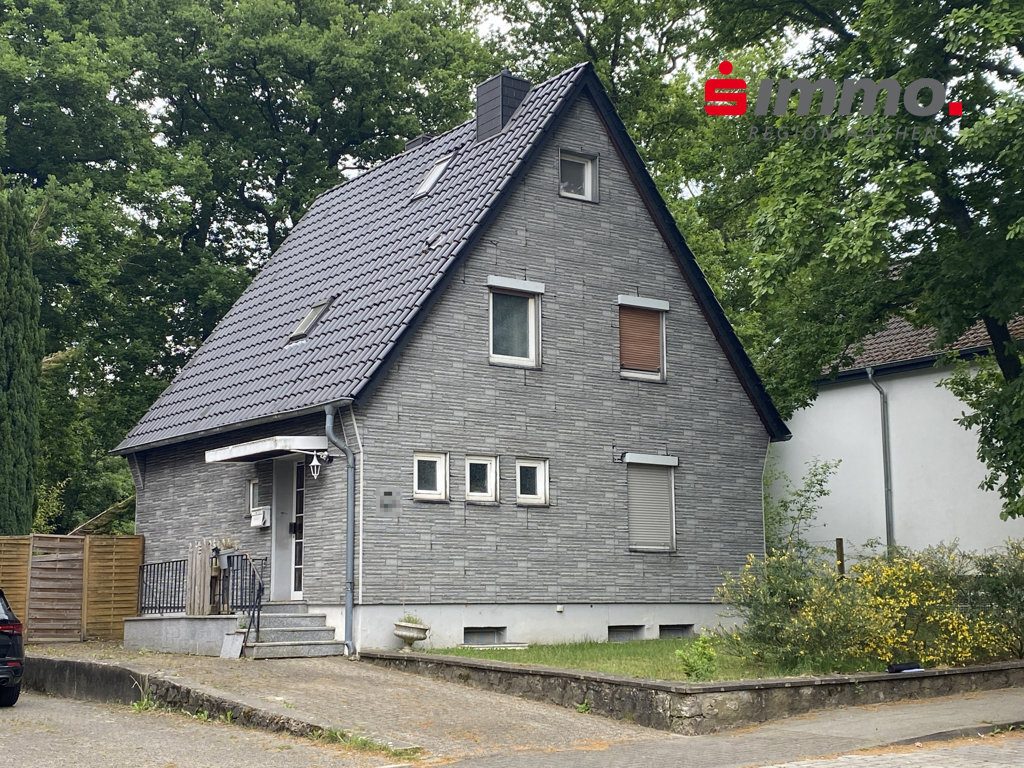 Immobilienangebot - Eschweiler - Wohnen - Freistehendes Einfamilienhaus mit schönem Grundstück in beliebter, grüner Wohngegend