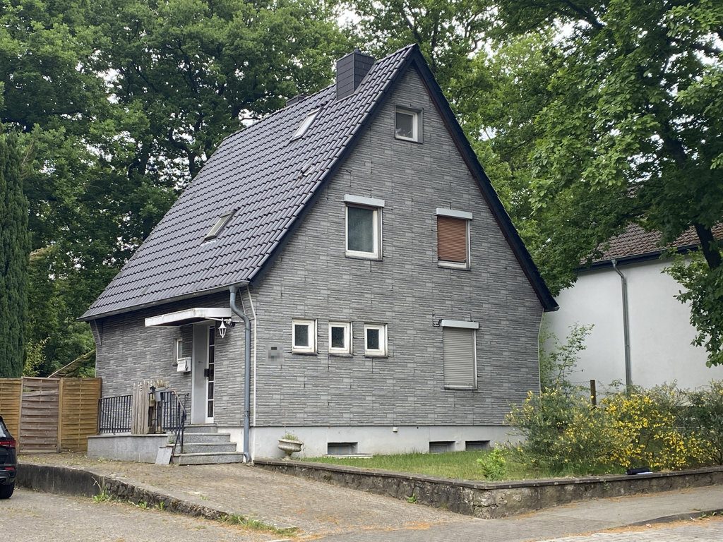 Immobilienangebot - Eschweiler - Wohnen - Freistehendes Einfamilienhaus mit schönem Grundstück in beliebter, grüner Wohngegend