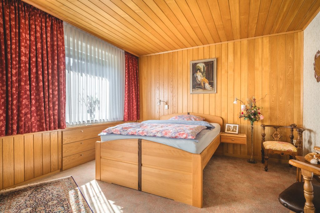 Immobilienangebot - Roetgen-Rott - Wohnen - Freistehendes Zweifamilienhaus mit großem Grundstück und mehreren Garagen in ruhiger Seitenstraße